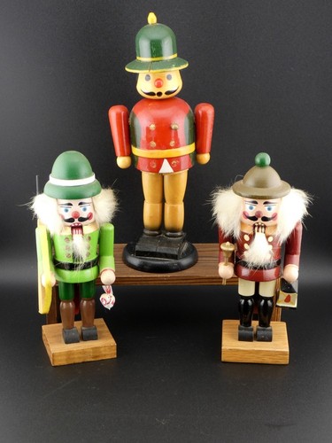 Lotto tre figurine legno - in,