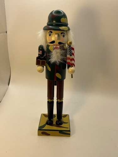 Vtg 10in camoflauge soldier - vtg,